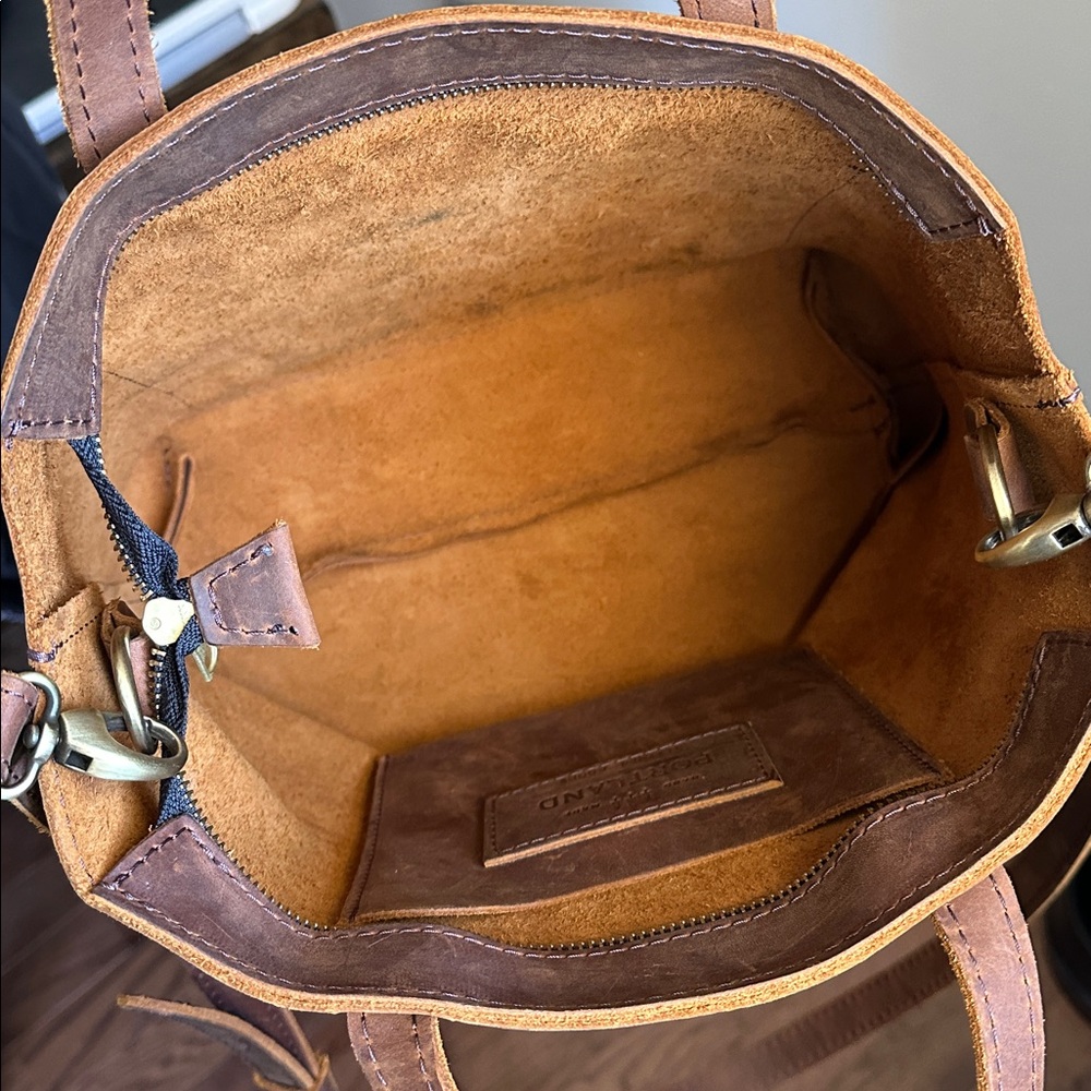 Portland Leather Goods Canyon Medium Crossbody - Picture 6 of 6